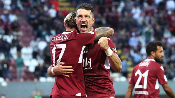 Гълъбинов продължава да къса мрежи в Серия Б