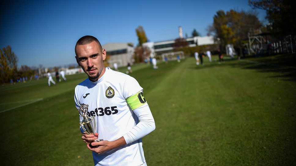 Валентин Петров с награда за най-красив гол за месец септември