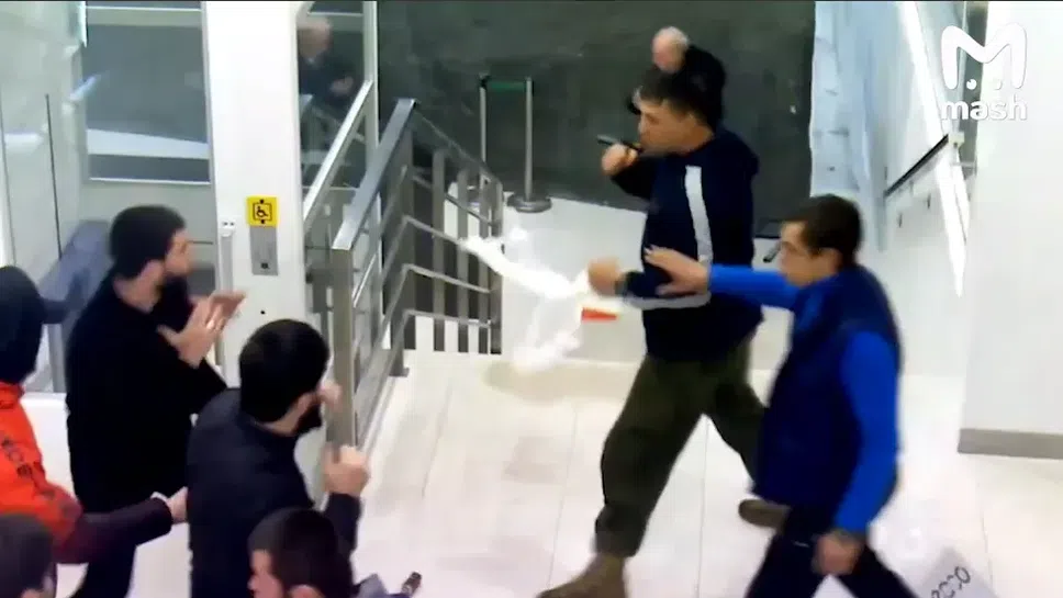 Руски ММА бойци пребиха двама запасняци