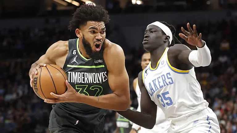 Руди Гобер завърши с 22 точки и 21 борби за