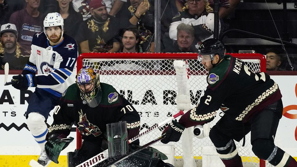 Уинипег се наложи Аризона в новата им зала