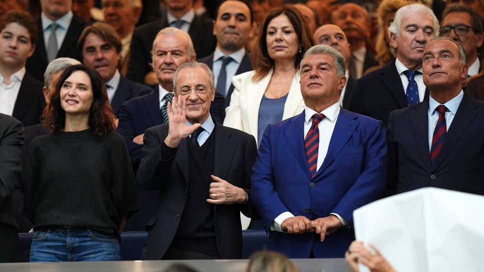 Президентът на Барселона Жоан Лапорта говори преди финала за Суперкупата