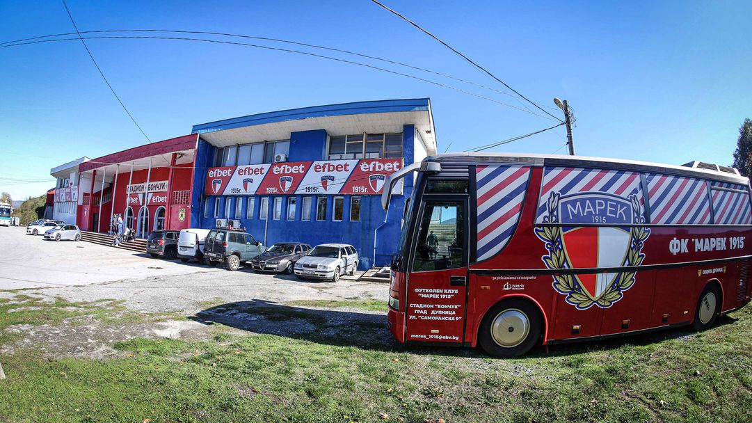 Ремонтът на "Бончук" започна от съблекалните, мисли се и за осветление