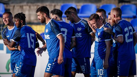  Монтана се раздели с халф 