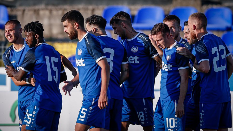 Монтана се раздели с халф