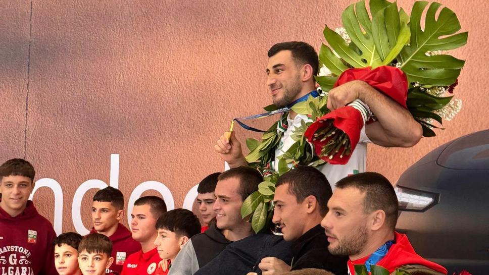 Шампионско посрещане за Семен Новиков и Кирил Милов след Световното в Астана
