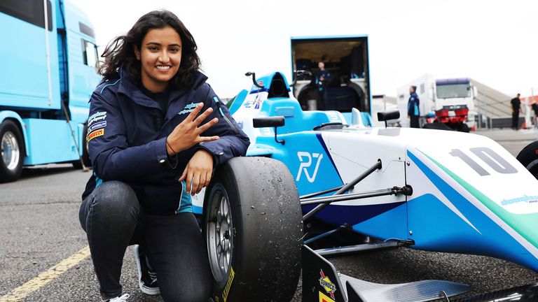 Първата жена състезател в Саудитска Арабия беше обявена за посланик на Формула 1
