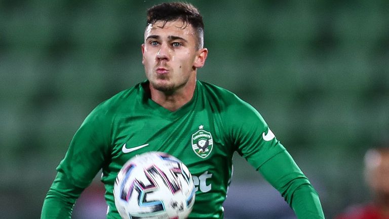 Елитният френски Брест е изпратил отлична оферта за халфа на