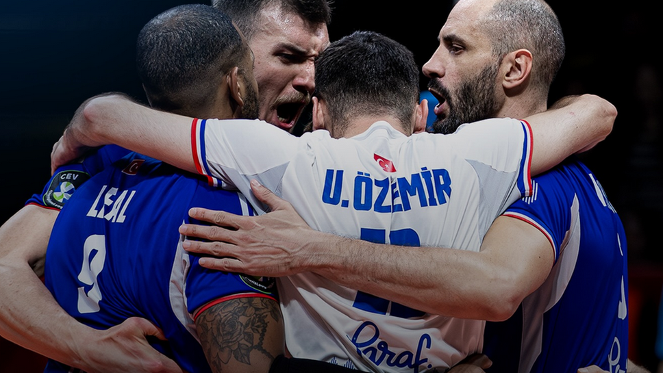 Бившите национали Матей Казийски Цветан Соколов и техният клуб Халкбанк