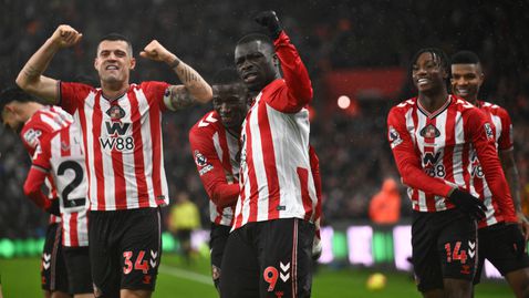  Съндърланд стартира да мечтае след приказен поврат 