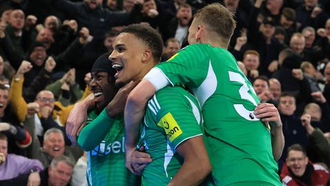  Нюкасъл се развихри против Евертън и реализира първа победа като посетител 