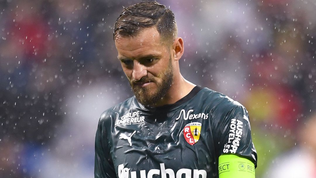 Защитник на Ланс получи двойна фрактура на крак по време на тренировка