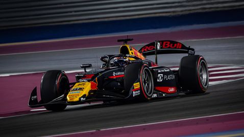  По-малко от обиколка не стигна на Никола Цолов за подиум във Формула 2 