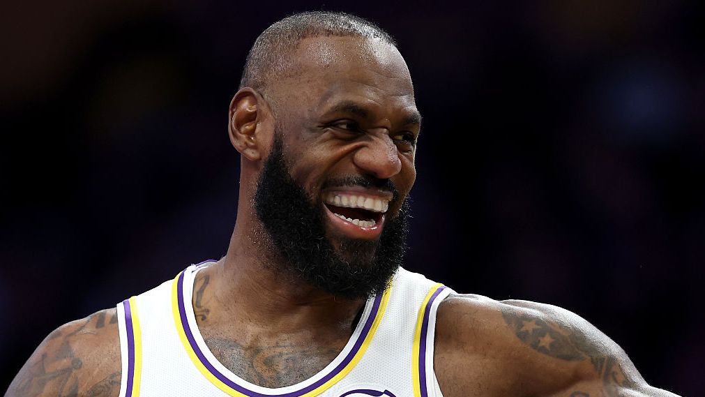 Маркъс Смарт и ЛеБрон Джеймс сътвориха изпълнението на деня в НБА