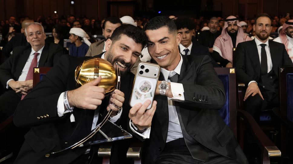 Кристиано Роналдо отново се превърна в център на внимание по