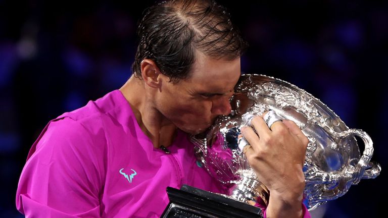  Титанът Рафа Надал обърна финала от 0:2 сета и застана на върха на тенис пантеона 