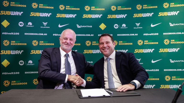 Селекционерът на националния отбор на Австралия Греъм Арнолд подписа нов