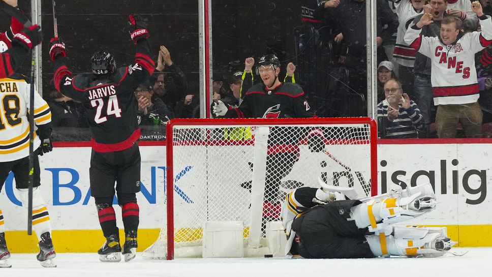 Бостън отстъпи пред Каролина и загуби трети пореден мач в НХЛ