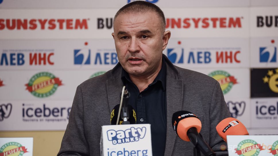 Стефан Ботев който все още е вписаният от съда президент