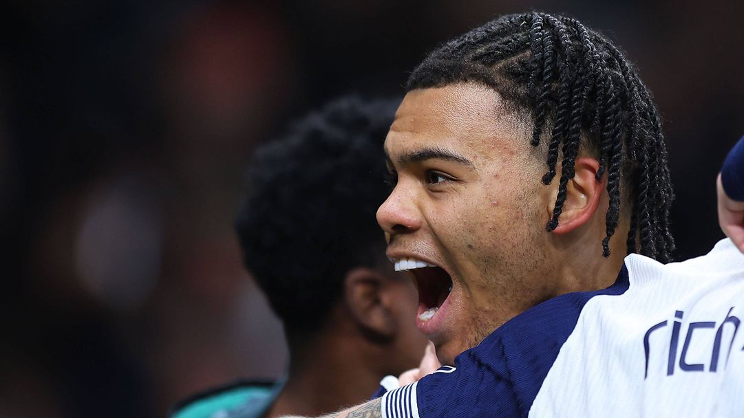 Тотнъм продължи с убедителното представяне в Лига Европа и се класира директно на 1/8-финалите