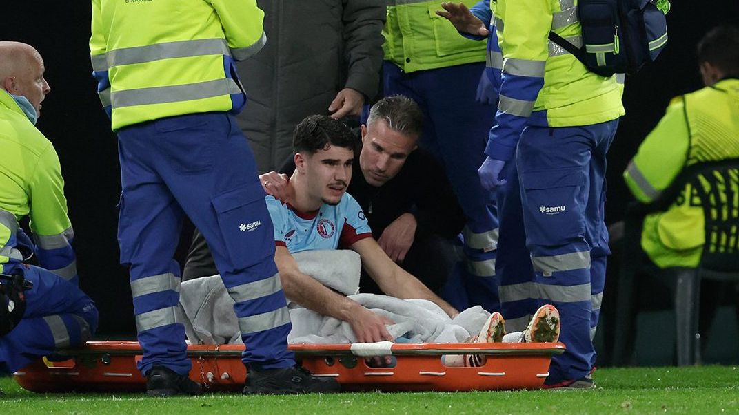 Синът на Ван Перси получи тежка контузия пред погледа на баща си