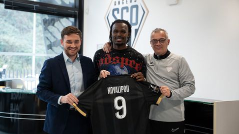 Коялипу се завърна във Франция