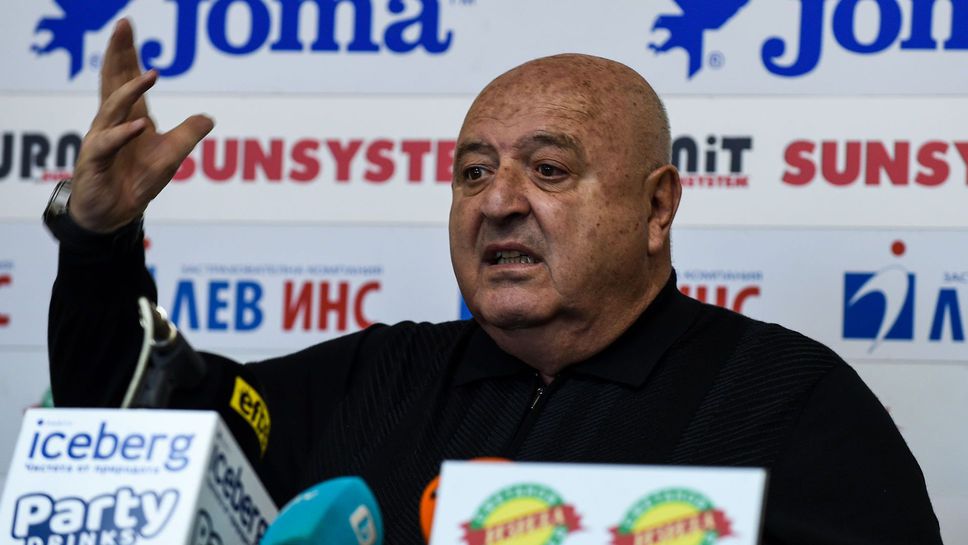 Стефанов: Не смятам, че промяната в българския футбол може да дойде в лицето на Бербатов