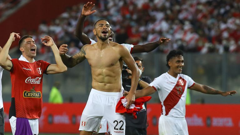 Перу надви Парагвай с 2:0 и си осигури бараж за Мондиал 2022