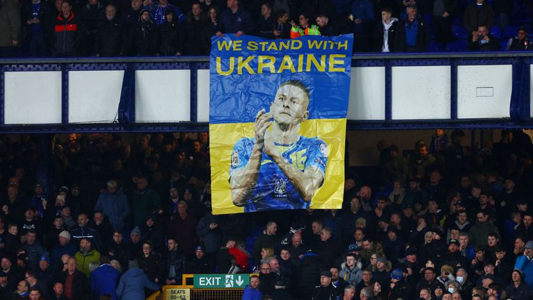  Дони ван де Беек предложил да наеме къща за бежанците от Украйна, описа Миколенко 