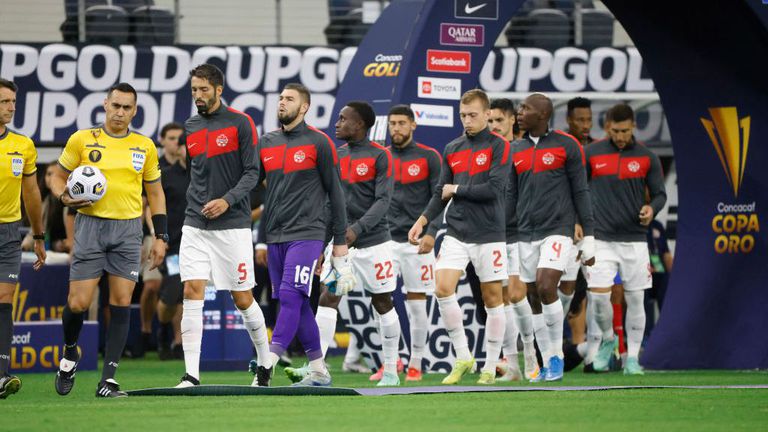  Канадският футболен меч се върна, откакто беше конфискуван в Коста Рика 