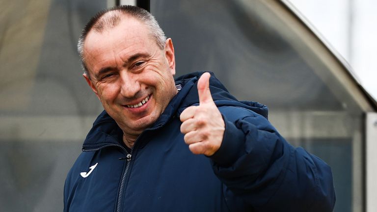 Треньорът на Левски Станимир Стоилов все повече залага и на