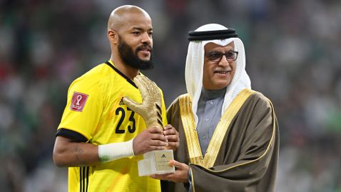  Вратарски или съдийски гаф? Вижте противоречивата обстановка с Мболи, спряла Алжир за Мондиала 