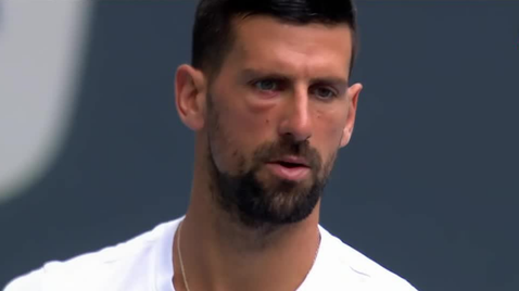 Какво се е случило с окото на Джокович?