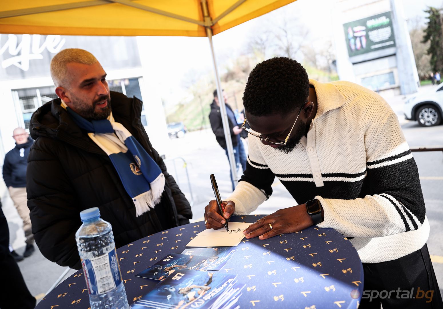 "Синя Фиеста" с Асими Фадига