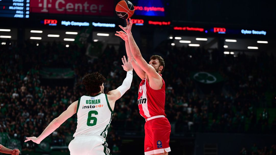 Везенков и Олимпиакос нанесоха нов удар на големия си съперник