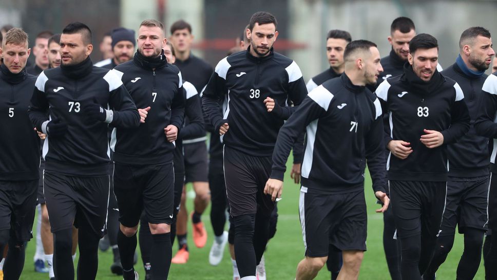 Осем футболисти са с несигурно бъдеще в Славия