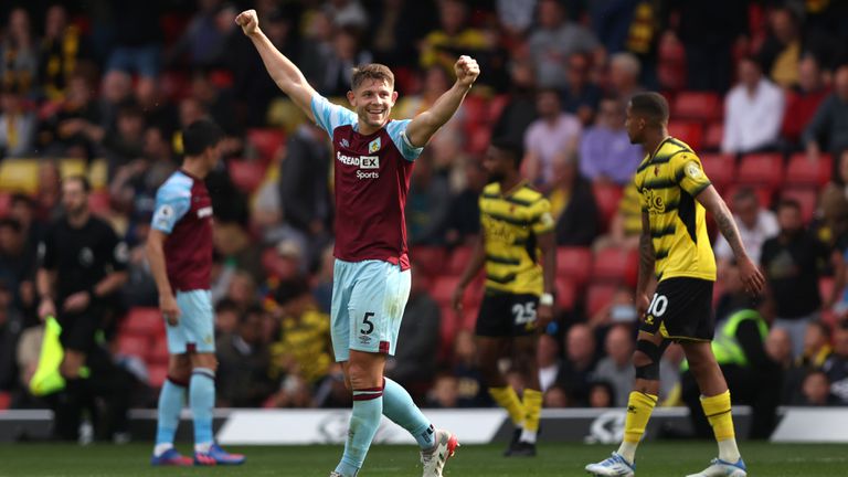  Драматичен поврат приближи Бърнли до оцеляване 