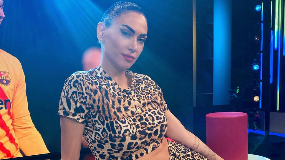 Мелиса Сата се разгорещи на плажа