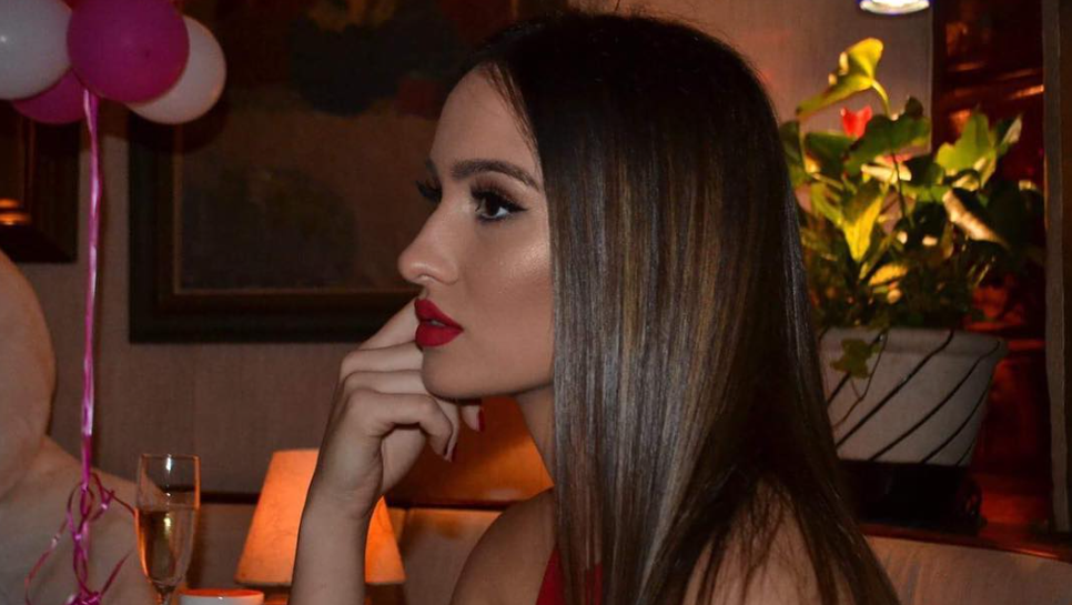 Сръбска волейболистка спира дъха с дълбоко деколте