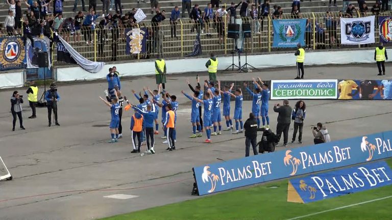 Играчите на "сините" поздравиха феновете си след победата над Ботев (Пд)
