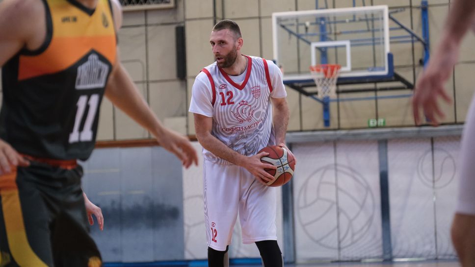 Вихър Айтос се справи с Равковски