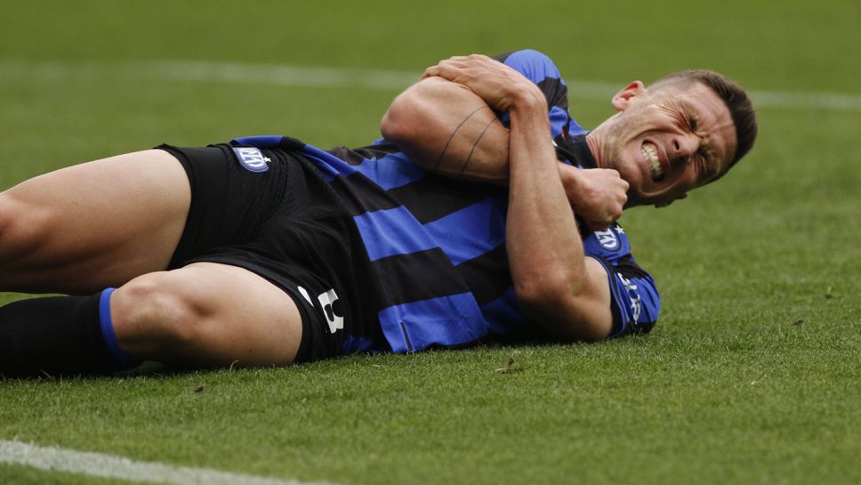 Робин Госенс с извадено рамо след гола срещу Лацио