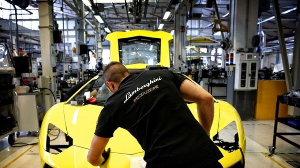 Lamborghini спря производство преди три дни