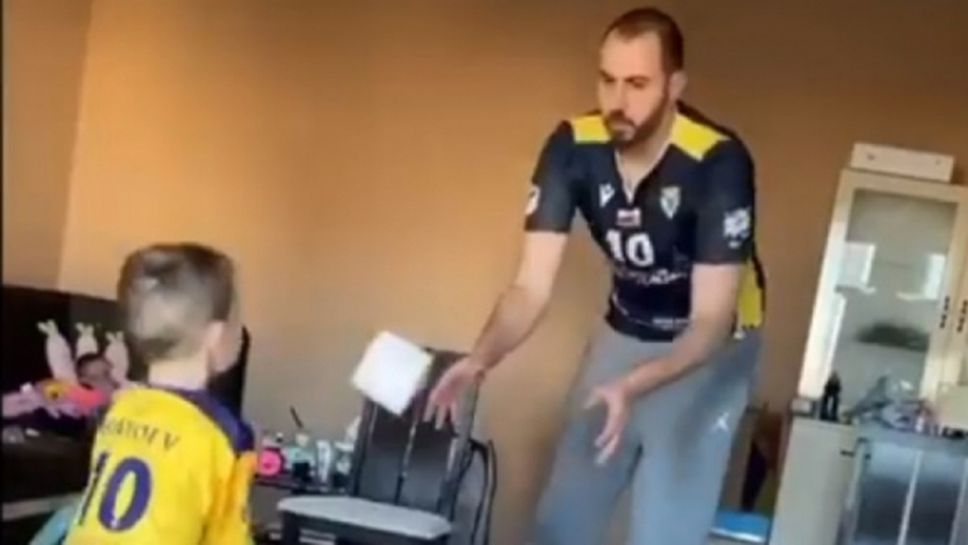 Георги Братоев и Георги Братоев-младши с волейболно-футболни тренировки (видео)