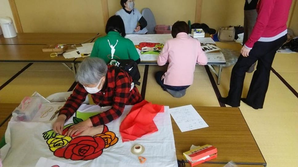 Японци шият за грациите ни пончота с българския трикольор