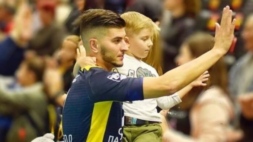 Волейболист на Хебър с демонстрация за семейно забавление (видео)