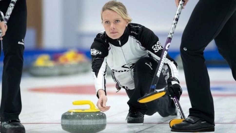 Европейска медалистка в кърлинга стана медицинска сестра, за да помага на болните от коронавирус