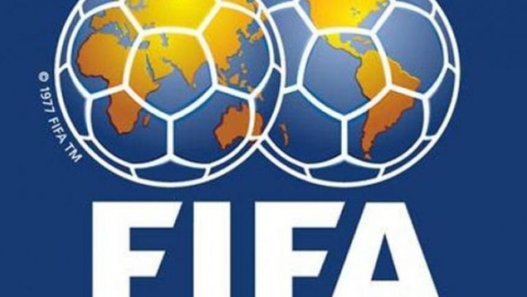 ФИФА със съвет за намаляване на заплатите наполовина