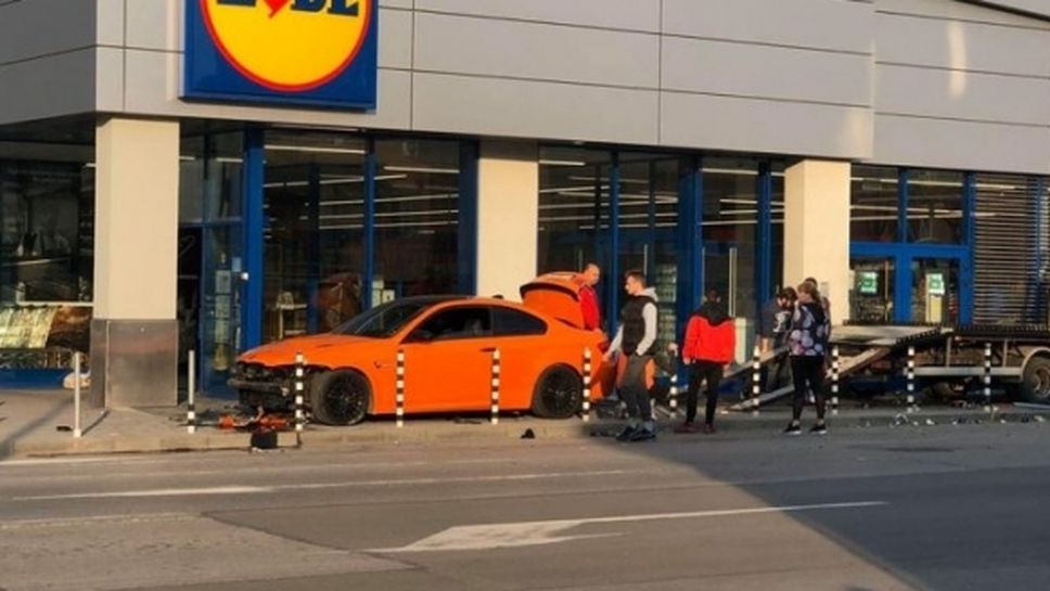 Автомобилът на братята таекуондисти Джорджеви летя край магазин в Дупница