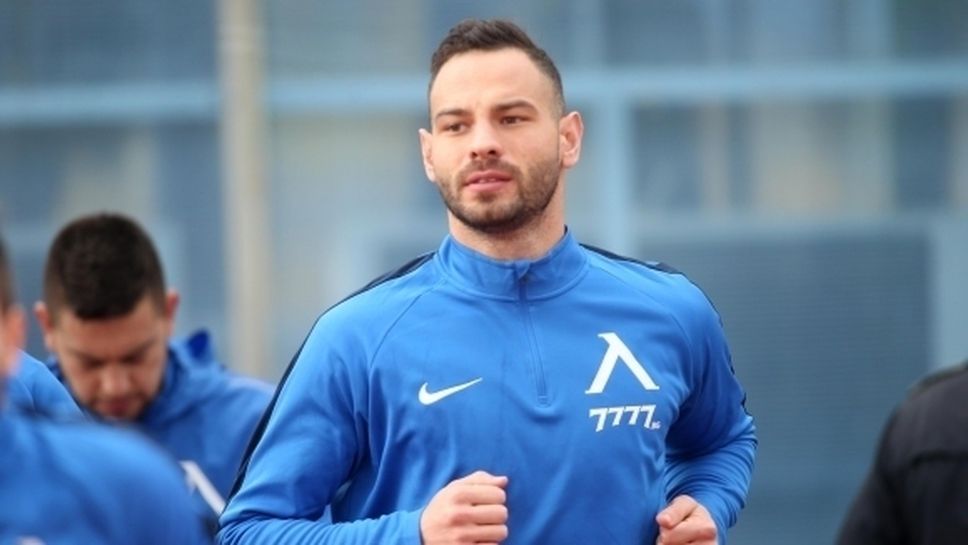Симеон Славчев е вторият футболист на Левски, който ще отговаря на фенските въпроси